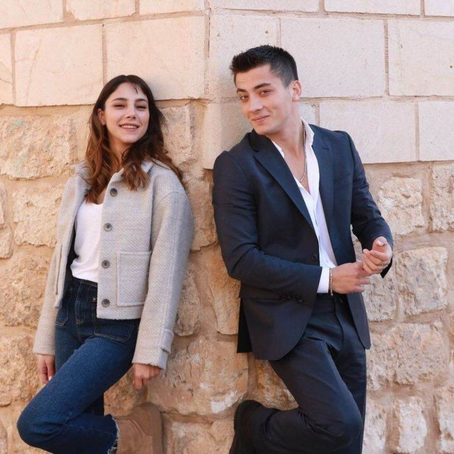 Dilin Döğer ve Atakan Özkaya sevgili mi? Uzak Şehir Kaya ve Zerrin'in aşkı gerçek oldu! "Aşığım..."