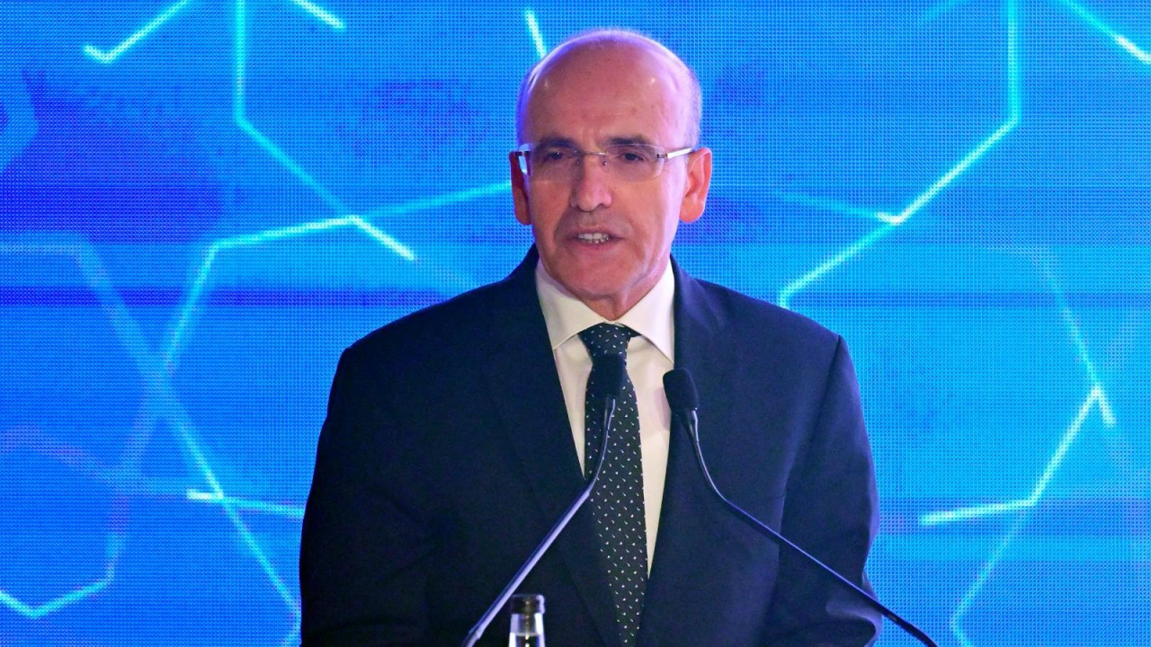 Bakan Şimşek'ten petrol fiyatı açıklanması: "Bu dalgalanma geçici"