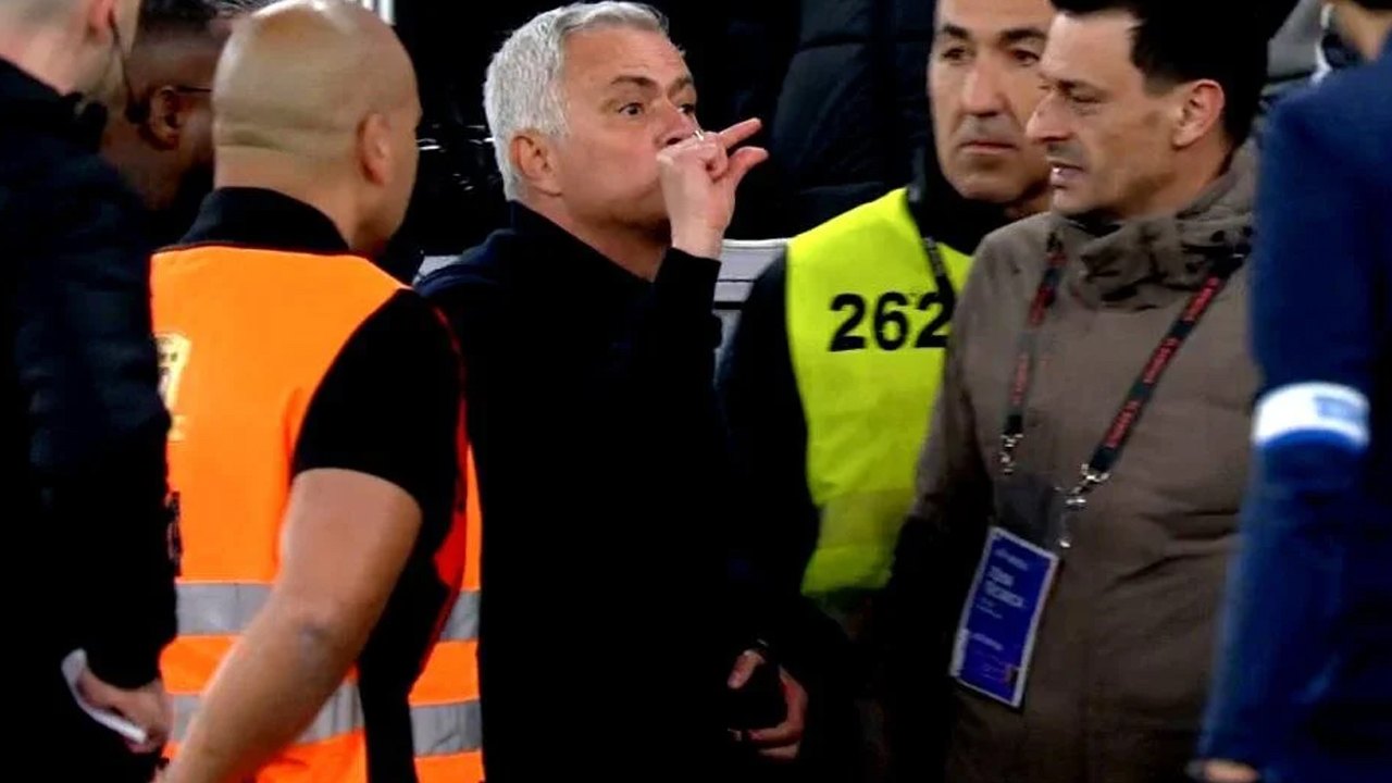 Jose Mourinho bu sefer de Portekiz'i karıştırdı! Kırmızı kart sonrası efsanesi olduğu takıma 'küçüksünüz' işareti yaptı