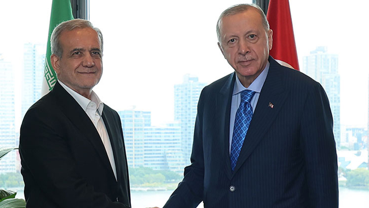 Barış diplomasisi tam gaz! Cumhurbaşkanı Erdoğan, İran Cumhurbaşkanı Pezeşkiyan ile görüştü