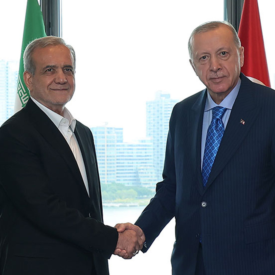 Barış diplomasisi tam gaz! Cumhurbaşkanı Erdoğan, İran Cumhurbaşkanı Pezeşkiyan ile görüştü