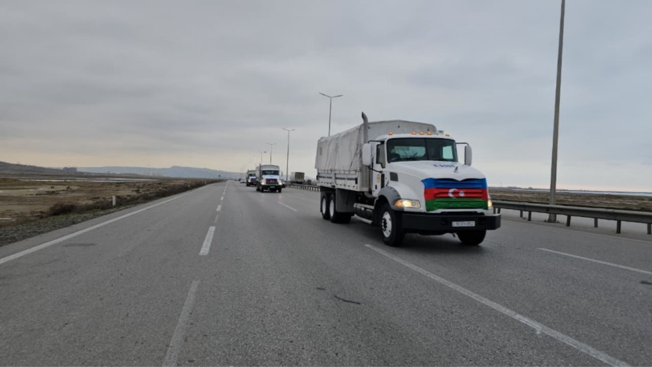 İran'a ilk insani yardım! Azerbaycan, savaş altındaki İran'a insani yardım araçları gönderdi