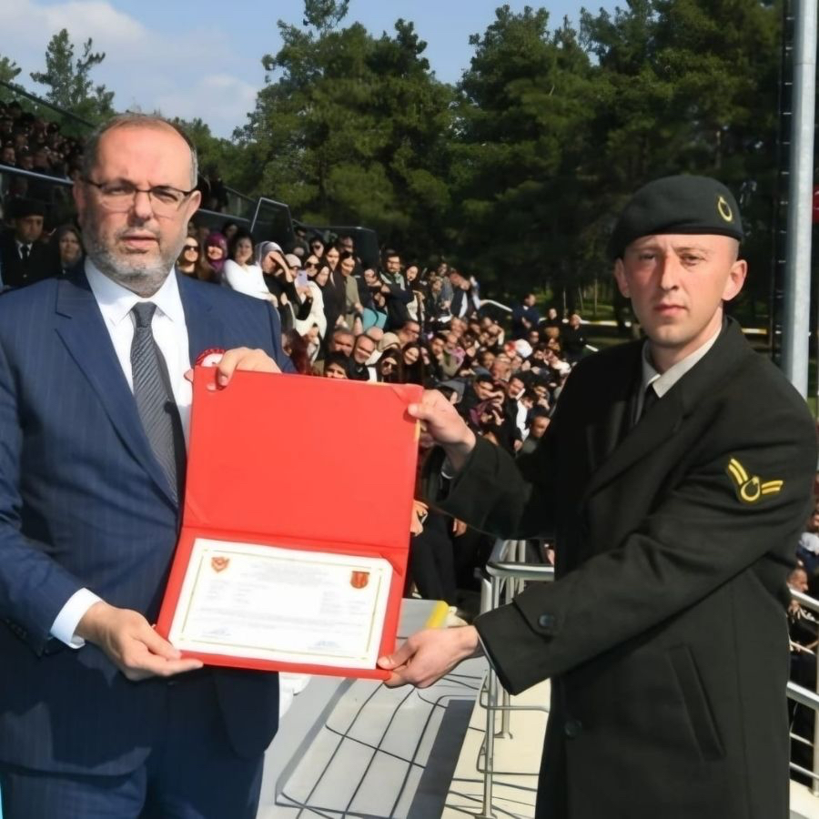 MSÜ'nün kahramanları mezun oldu! Erhan Afyoncu'dan Yunanistan'a ayar: 1 yılda verdiğimiz mezunu 17 yılda çıkarıyorlar