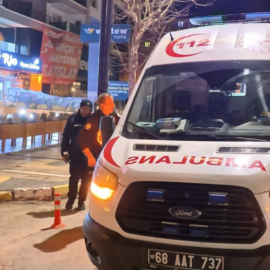 Kafede dehşete düşüren anlar! Tartışma bıçaklı kavgaya dönüştü: 1 yaralı