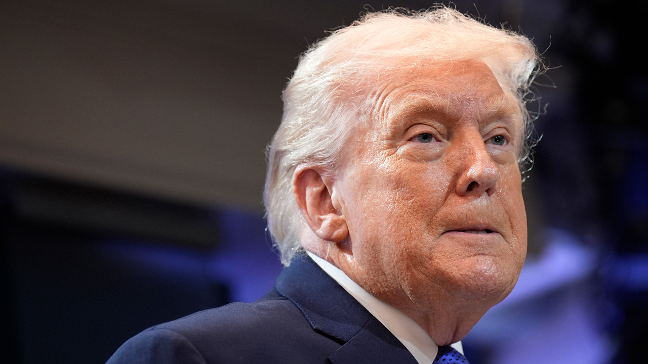 ABD Başkanı Trump: Son birkaç saatte 10 mayın döşeme botunu veya gemisini imha ettik