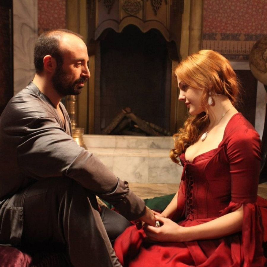 Muhteşem Yüzyıl hayranlarına sevindiren haber! Hürrem ve Süleyman yeniden bir arada! Halit Ergenç ve Meryem Uzerli aynı projede...