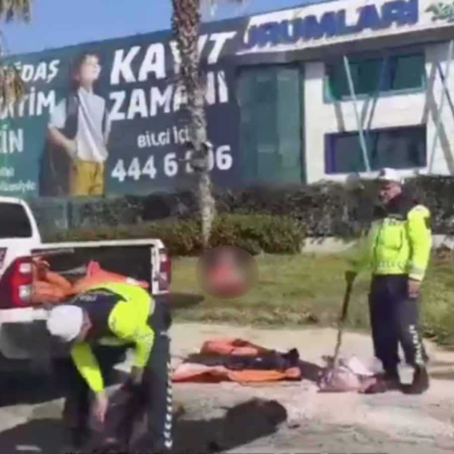 Belediye yapamadı, Jandarma tamir etti! CHP'li Buca'da yol rezaleti: Jandarma eline kazma kürek aldı, çukuru kapattı!