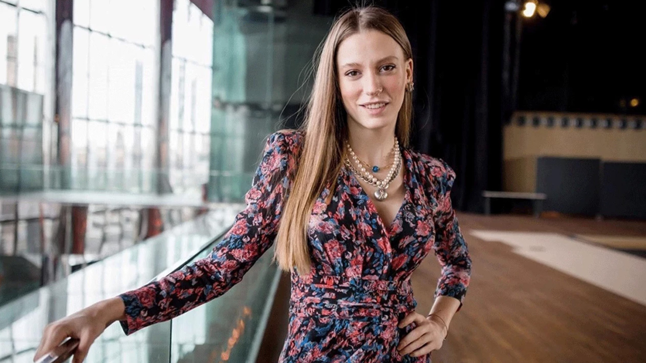 Serenay Sarıkaya'ya teşekkür belgesi