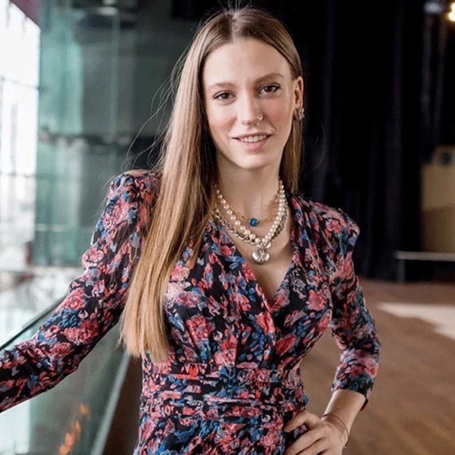Serenay Sarıkaya'ya teşekkür belgesi