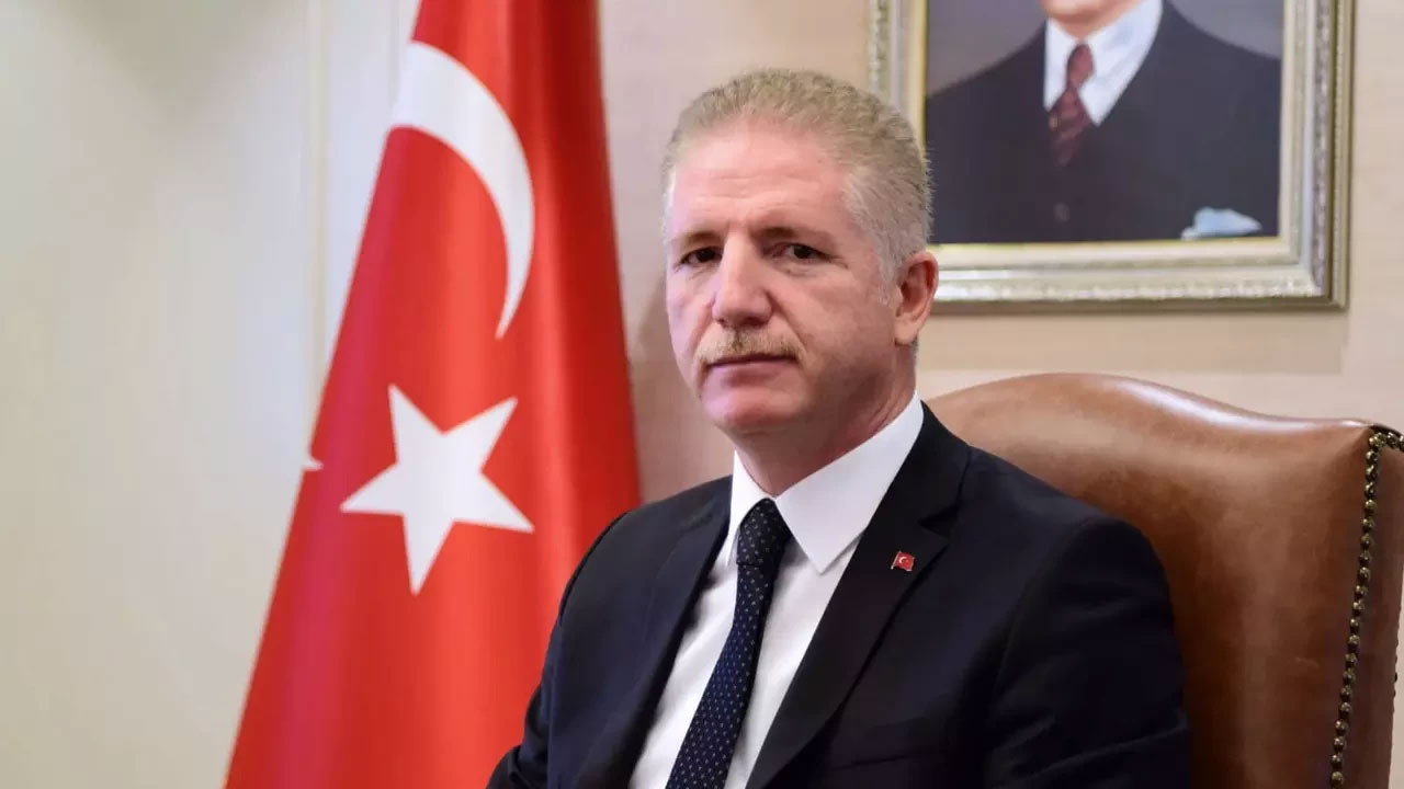 Okula giden öğrencilere 2 bin lira kantin kartı! İstanbul Valisi Davut Gül açıkladı
