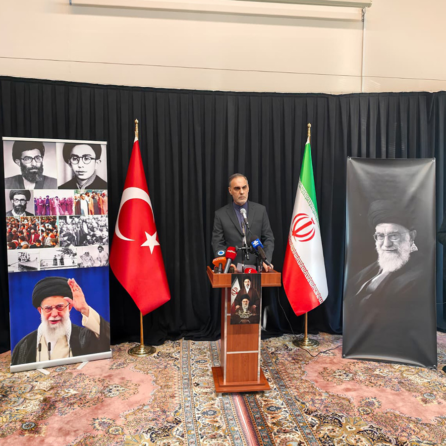 Ankara'nın İran Büyükelçiliği'nde Hamaney için anma töreni
