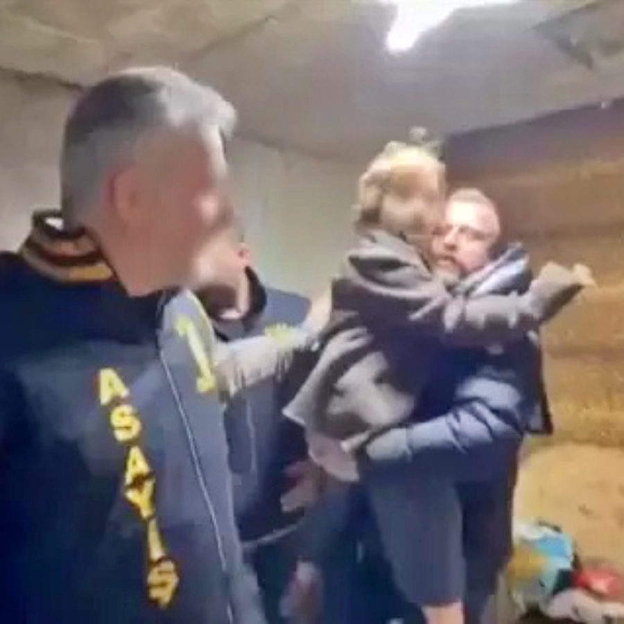 7 yıllık esaret bitti! Bursa'da insanlık dışı dram: Alman annesinden kaçırılan çocuk çöp yığınları arasında bulundu!