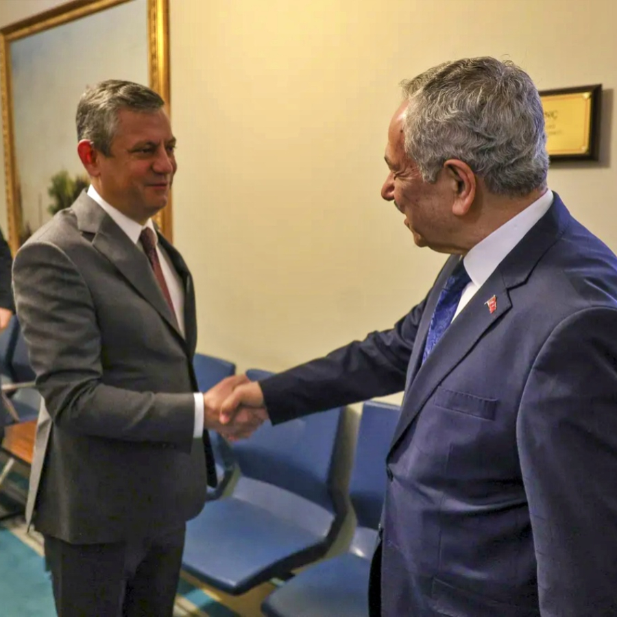CHP'de Arınç krizi! Özgür Özel'in görüşmesi partiyi karıştırdı...