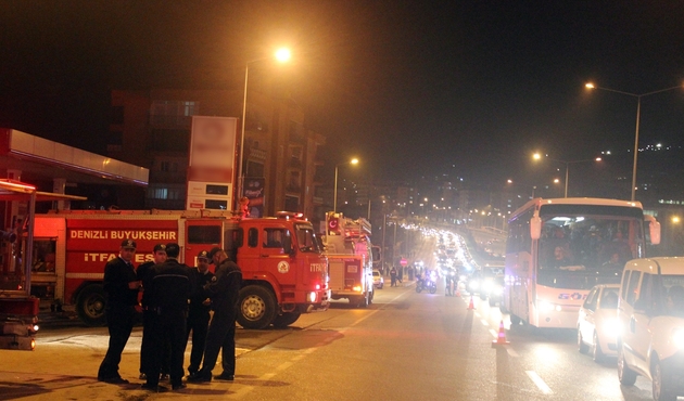 Denizli'de akaryakıt istasyonunda korkutan yangın...