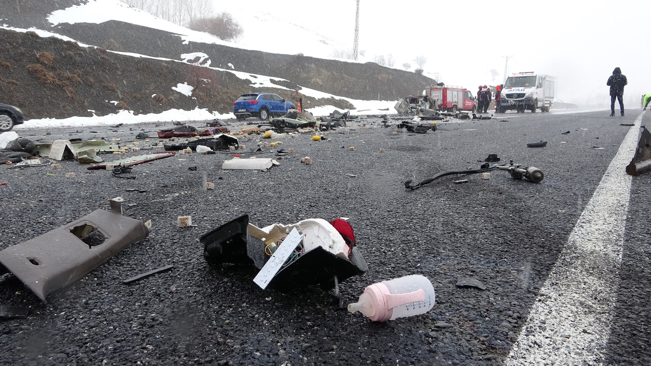 Bitlis'teki kazada acı kayıp! 6 aylık bebek yaşam mücadelesini kaybetti