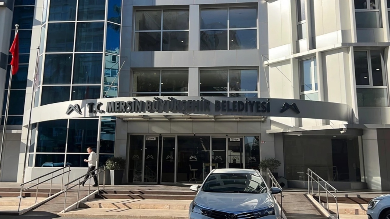 Mersin Büyükşehir Belediyesi’nde ikinci dalga yolsuzluk operasyonu: Çok sayıda personel gözaltında