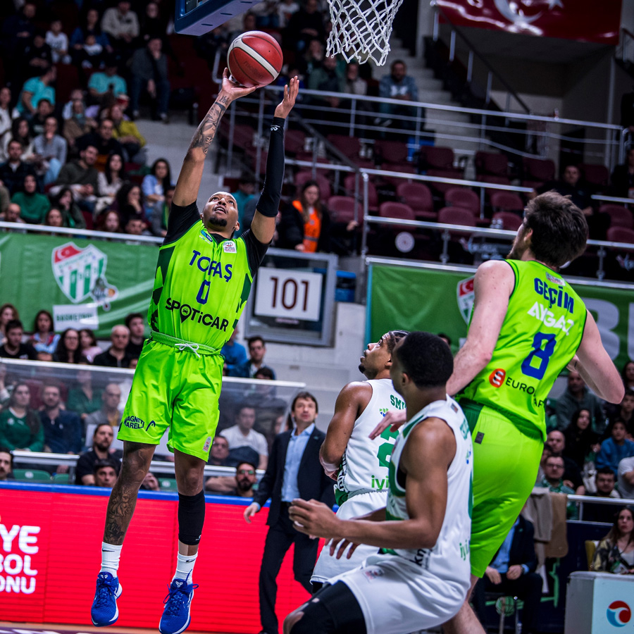 Basketbol Süper Ligi'nde nefes kesen Bursa derbisi! Uzatmaya giden maçta TOFAŞ, Bursaspor'u mağlup etti