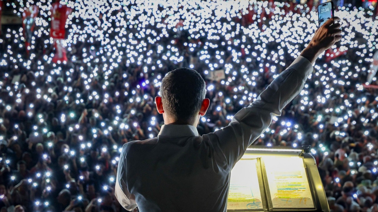 CHP kurmayları arasında "miting savaşları" başladı! Saraçhane’de kritik 24 saat: Mitinglerin İstanbul ayağı gece yarısı konuşmasıyla kapanıyor!