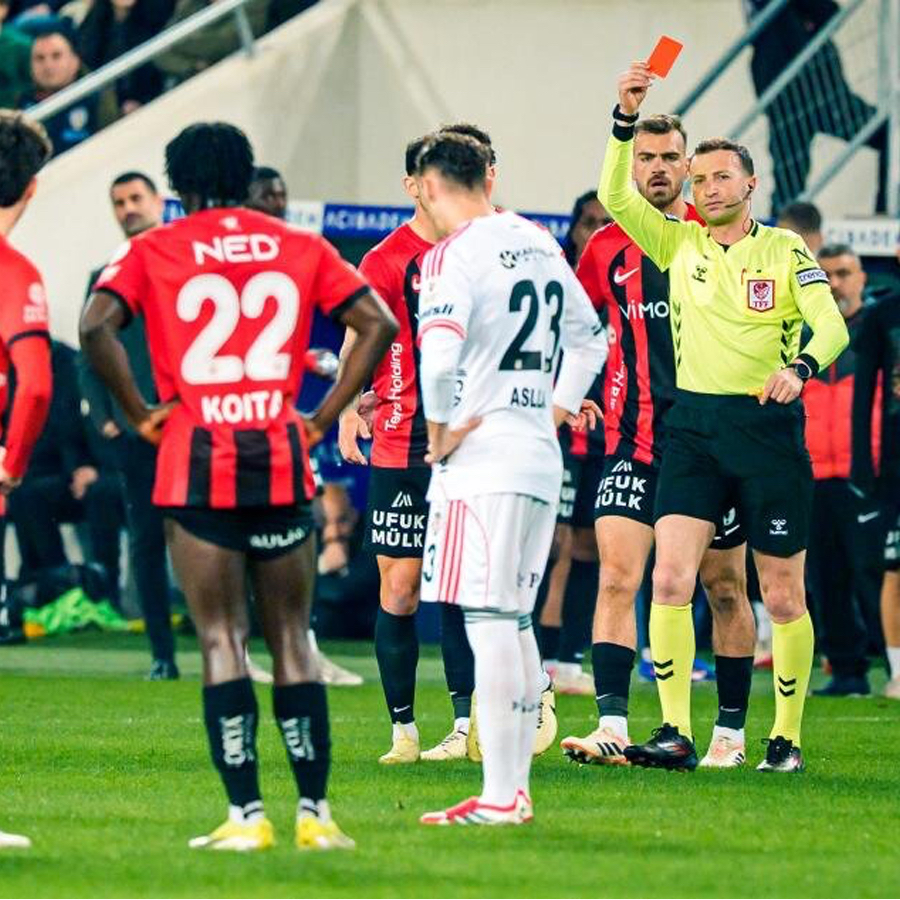 "Gençlerbirliği - Beşiktaş maçında çıkan kırmızı kart hatalı" Trio son noktayı koydu