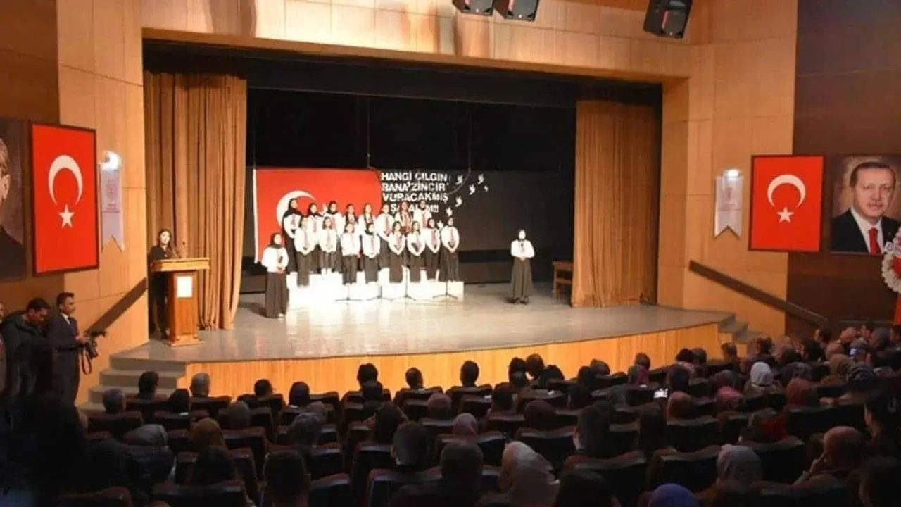 Karaman'da İstiklal Marşı'nın Arapça okutulmasına soruşturma!