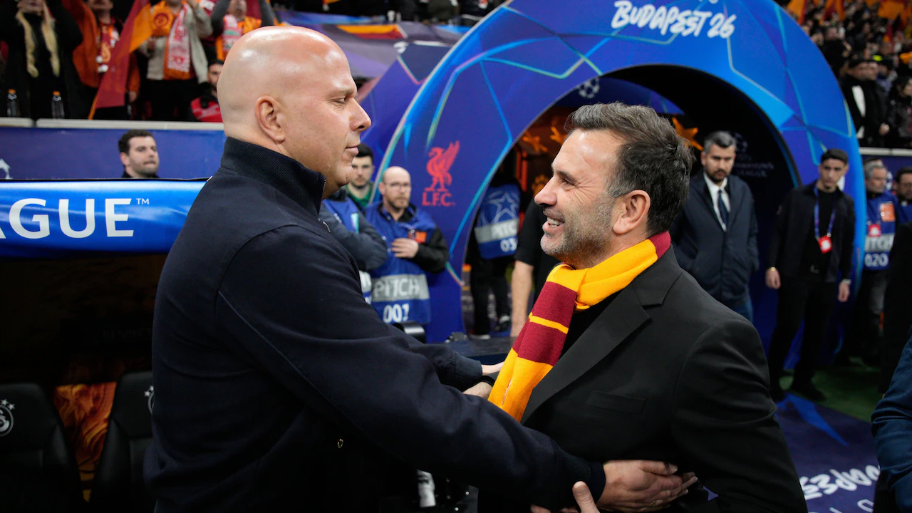 Okan Buruk Arne Slot'un Liverpool kariyerini bitirebilir