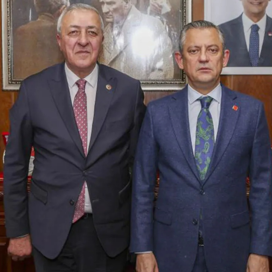 AK Parti'ye geçen Belediye Başkanı Gökhan Budak'tan bomba iddia: Özgür Özel eşimi arayıp "sizi milletvekili yapalım" dedi!