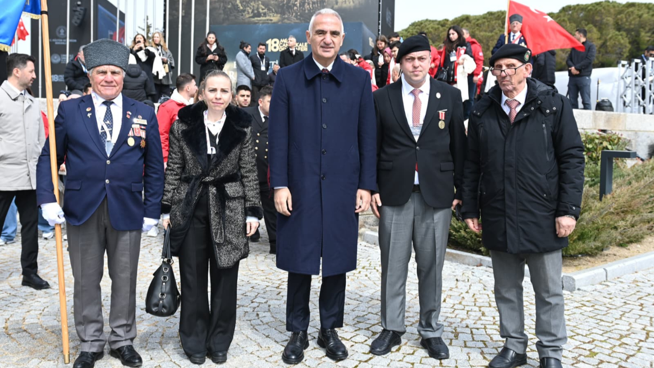 Çanakkale Destanı 111 yıl sonra aynı ruhla anıldı! Bakan Ersoy: “Güçlünün değil haklının galip geleceğini buradan bir kez daha ilan ediyoruz”