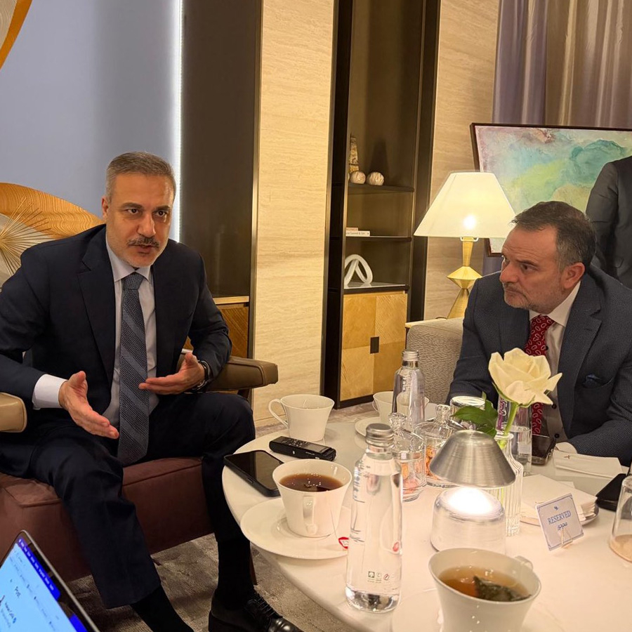 İran balistik füzelerle vurdu: Hakan Fidan Riyad'da bombaların altında kaldı!