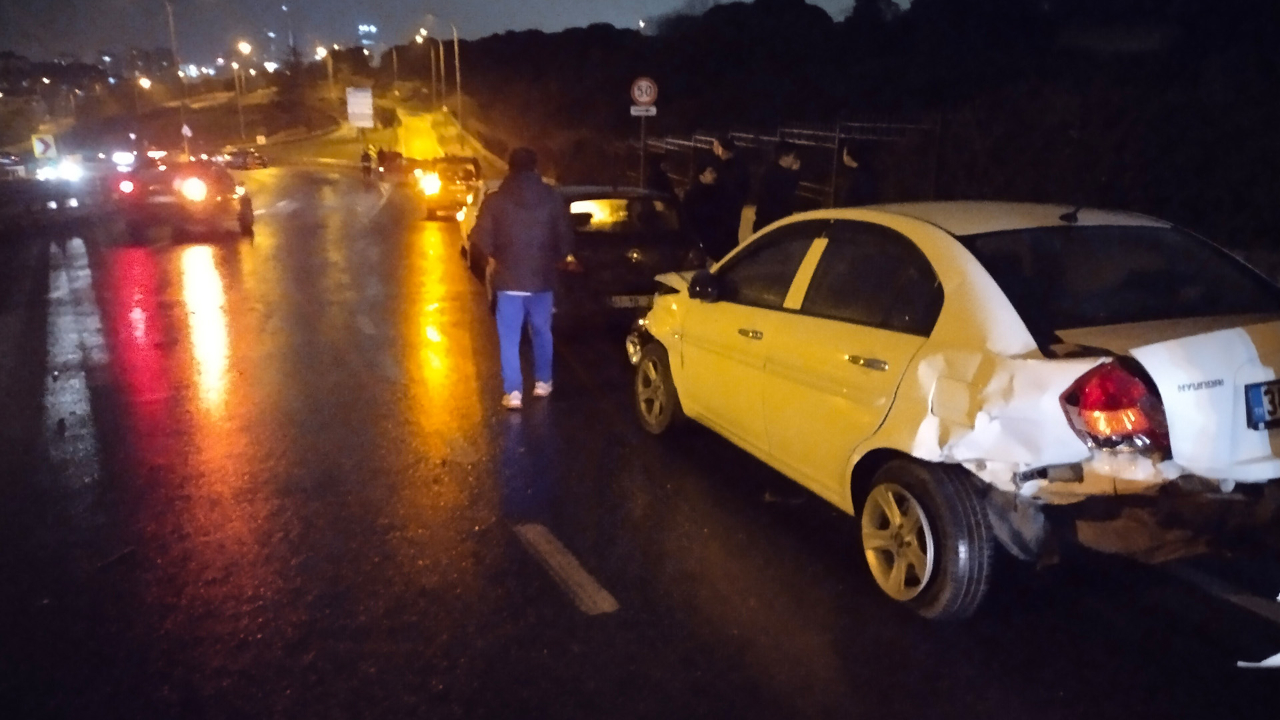Maltepe’de 4 araçlı zincirleme kaza: 1 yaralı