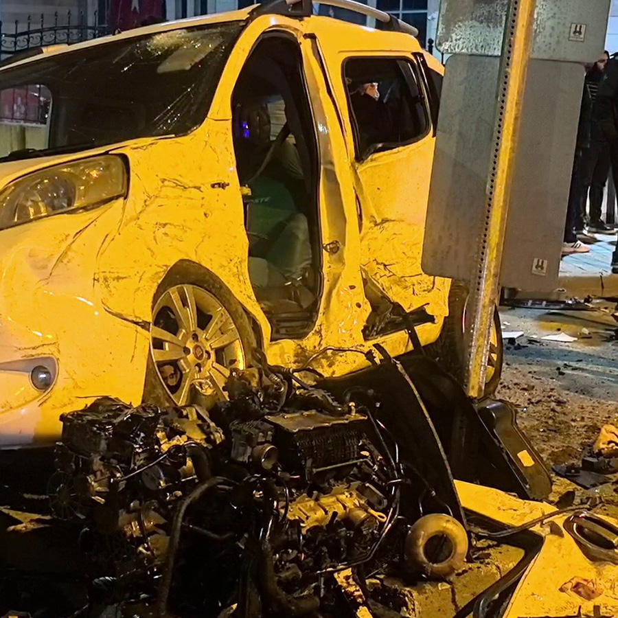 Erzurum'da feci kaza! Kavşak adeta savaş alanına döndü