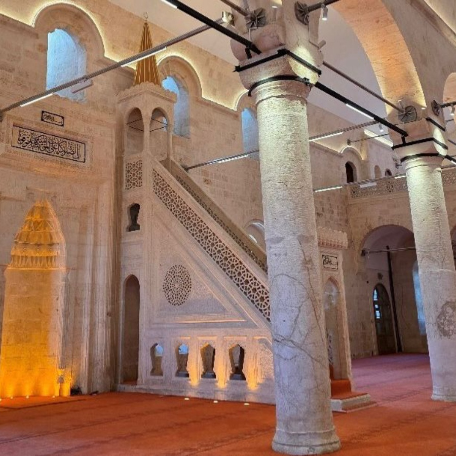 Asırlık emanetler cemaatiyle buluşuyor: 3 tarihi cami yeniden ibadete açılıyor! Bakan Ersoy: Asırların mirasını yeniden ayağa kaldırıyoruz!
