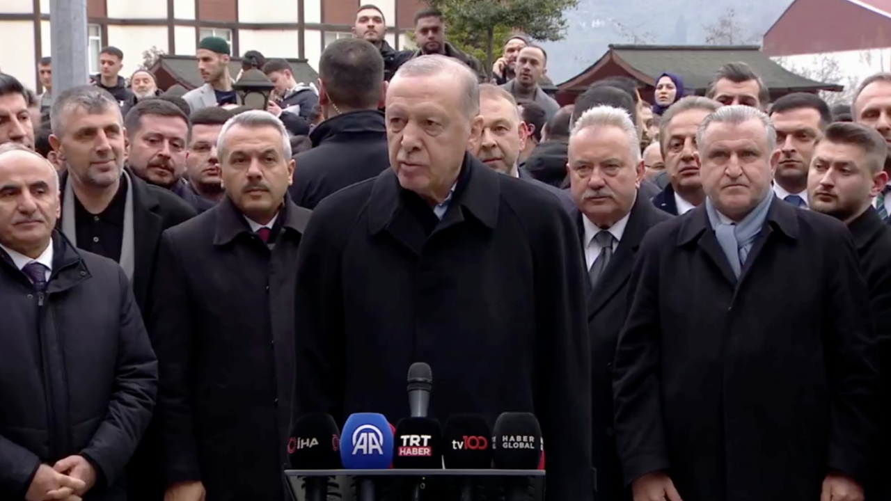 Cumhurbaşkanı Erdoğan baba ocağı Rize'de! Bayram namazı sonrası dünyaya seslendi: İsrail bu bedeli ödeyecek!