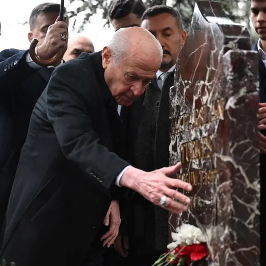 Bahçeli'den Türkeş'in kabri başında kritik mesaj: Bayram sonrasını işaret etti...