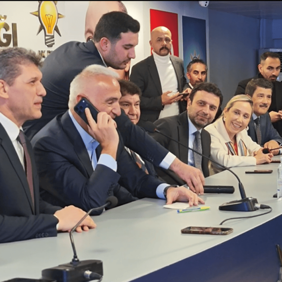 Cumhurbaşkanı Erdoğan'dan Antalya teşkilatına bayram mesajı: Salonda büyük coşku