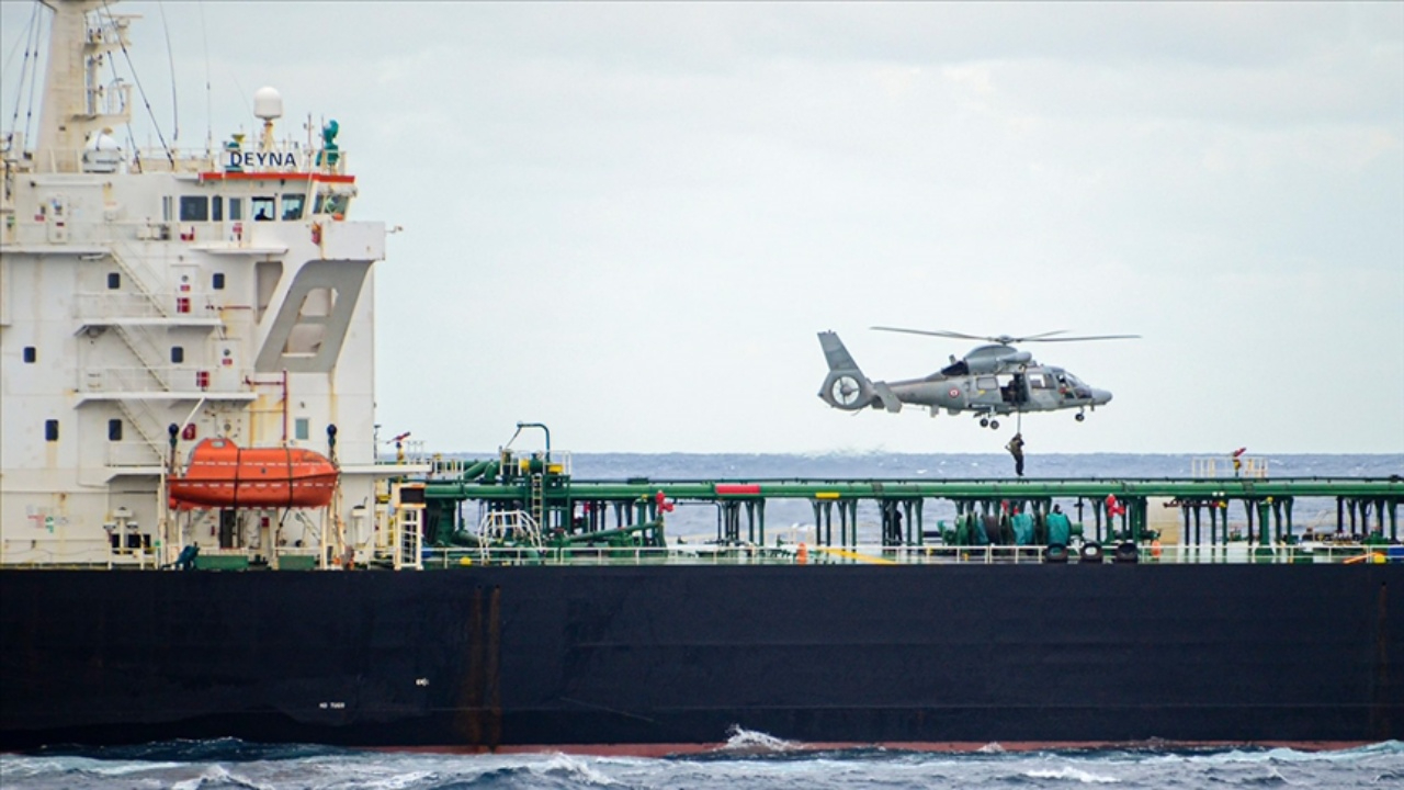 Fransa'dan Rusya'ya Akdeniz'de ağır darbe! “Gölge Filo” gemisi helikopterli operasyonla durduruldu