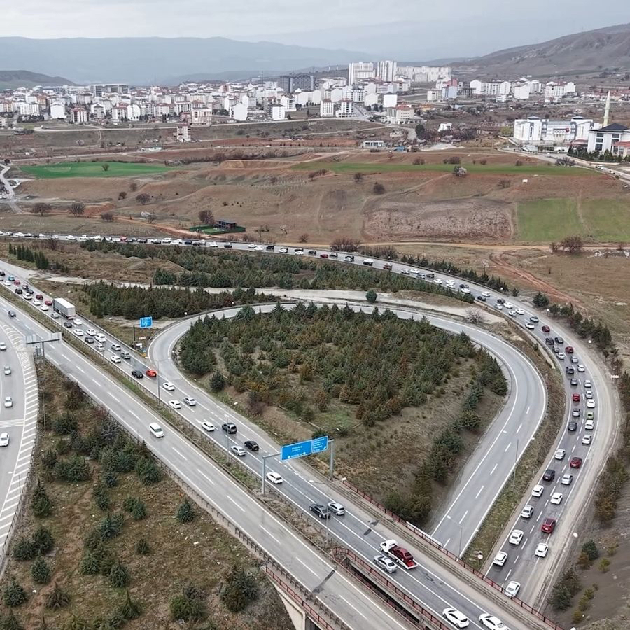 Bayram bitiyor, okullar açılıyor! Dönüş trafiği başladı