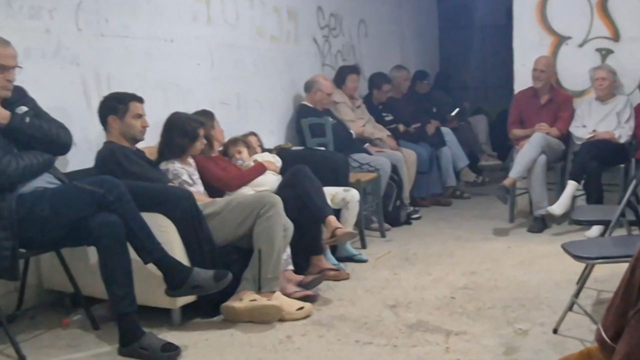 İran'ın saldırısı altındaki Tel Aviv'de, sığınaklarda yaşam