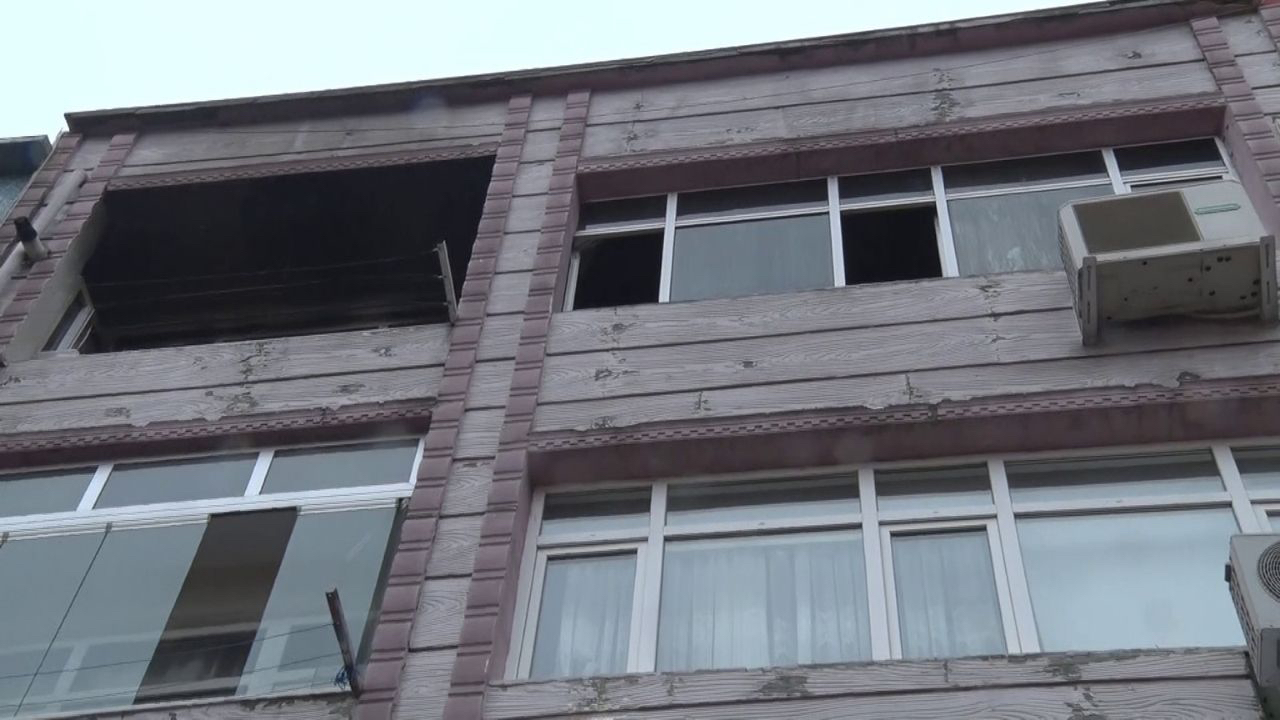 Fatih'te eşini öldüren adam, evi ateşe verdi