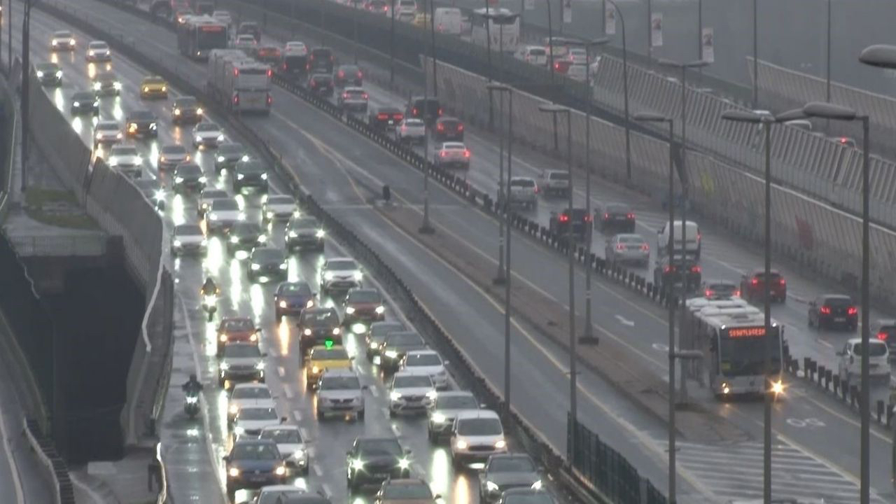 İstanbul'da trafik yoğunluğu %60'ı buldu