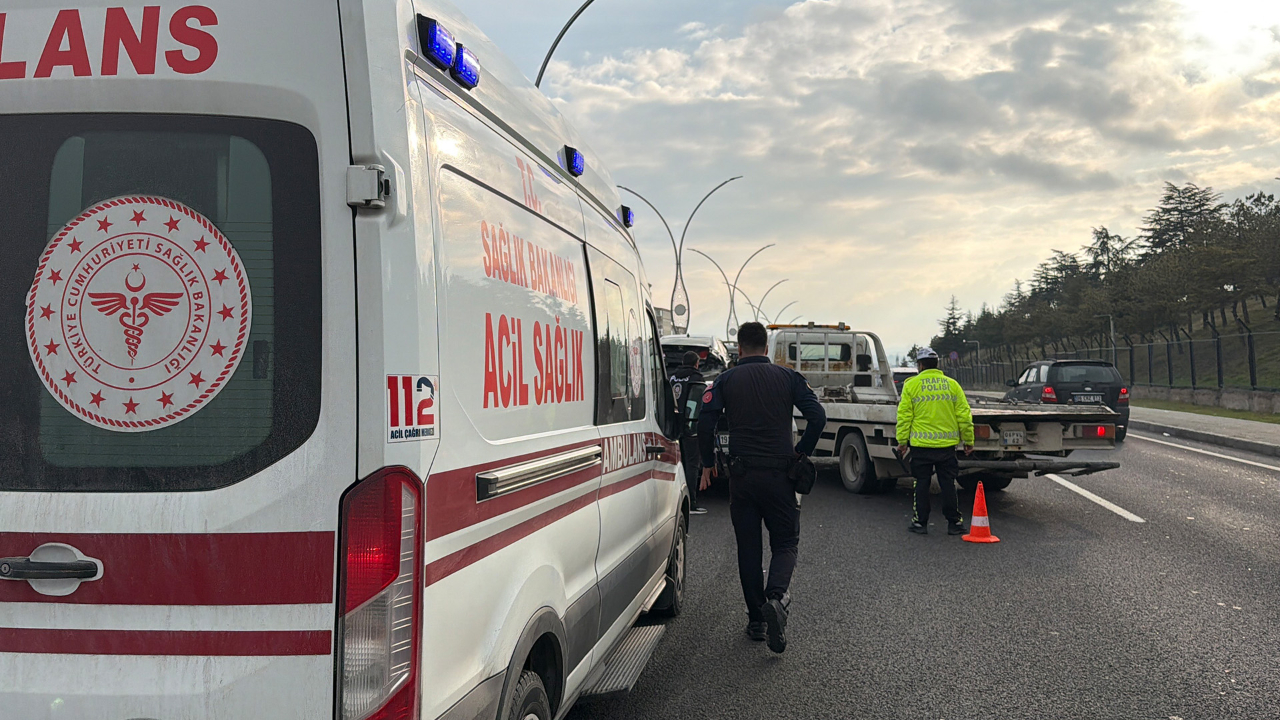 Ankara'da 4 araçlı zincirleme kaza: 3 yaralı