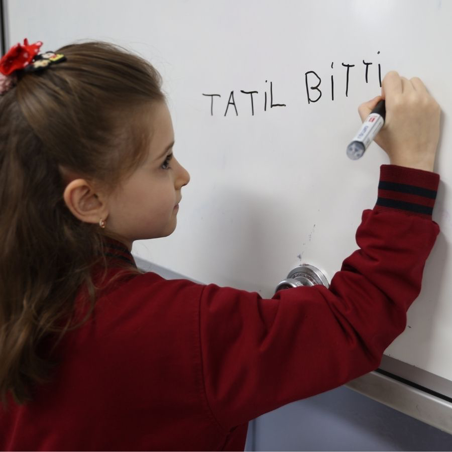 Tatil bitti, dersler başladı! Milyonlarca öğrenci için ilk zil çaldı...