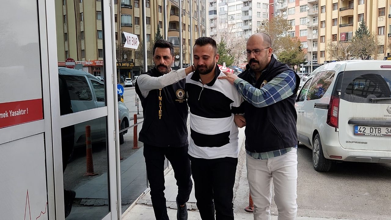 Konya'da korkunç cinayet: Babasını öldürdü cesediyle kaldı