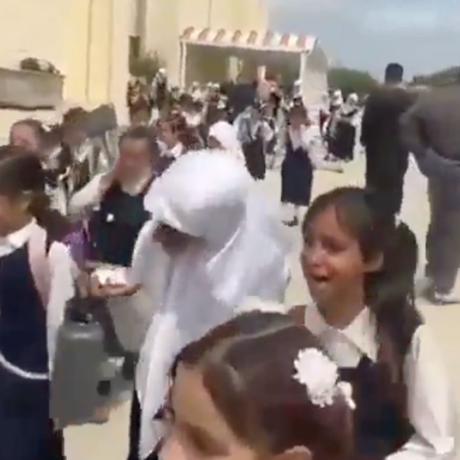 Irak'a füzeler düşüyor! Okuldaki kız çocuklarının korku dolu gözyaşları