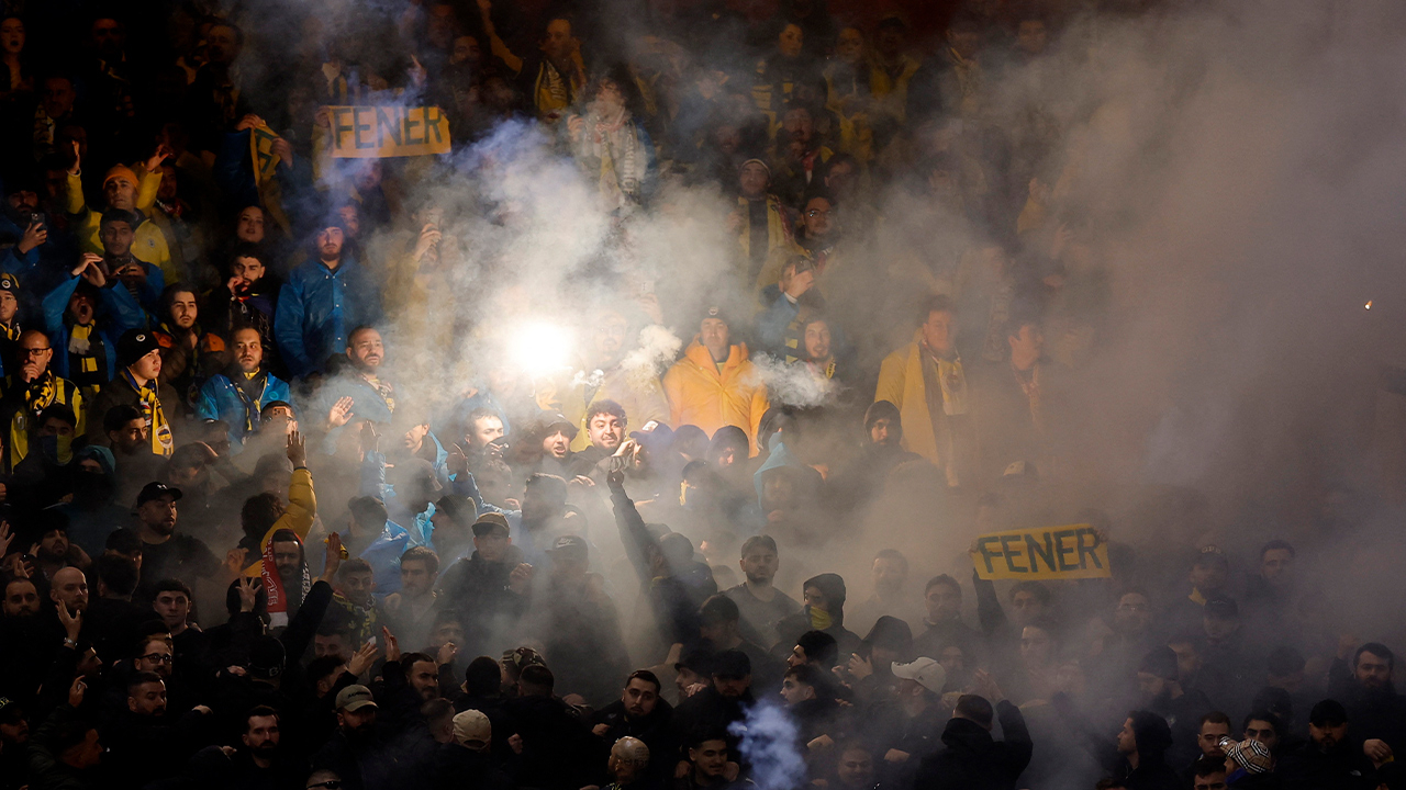 UEFA'dan Fenerbahçe'ye seyirci cezası