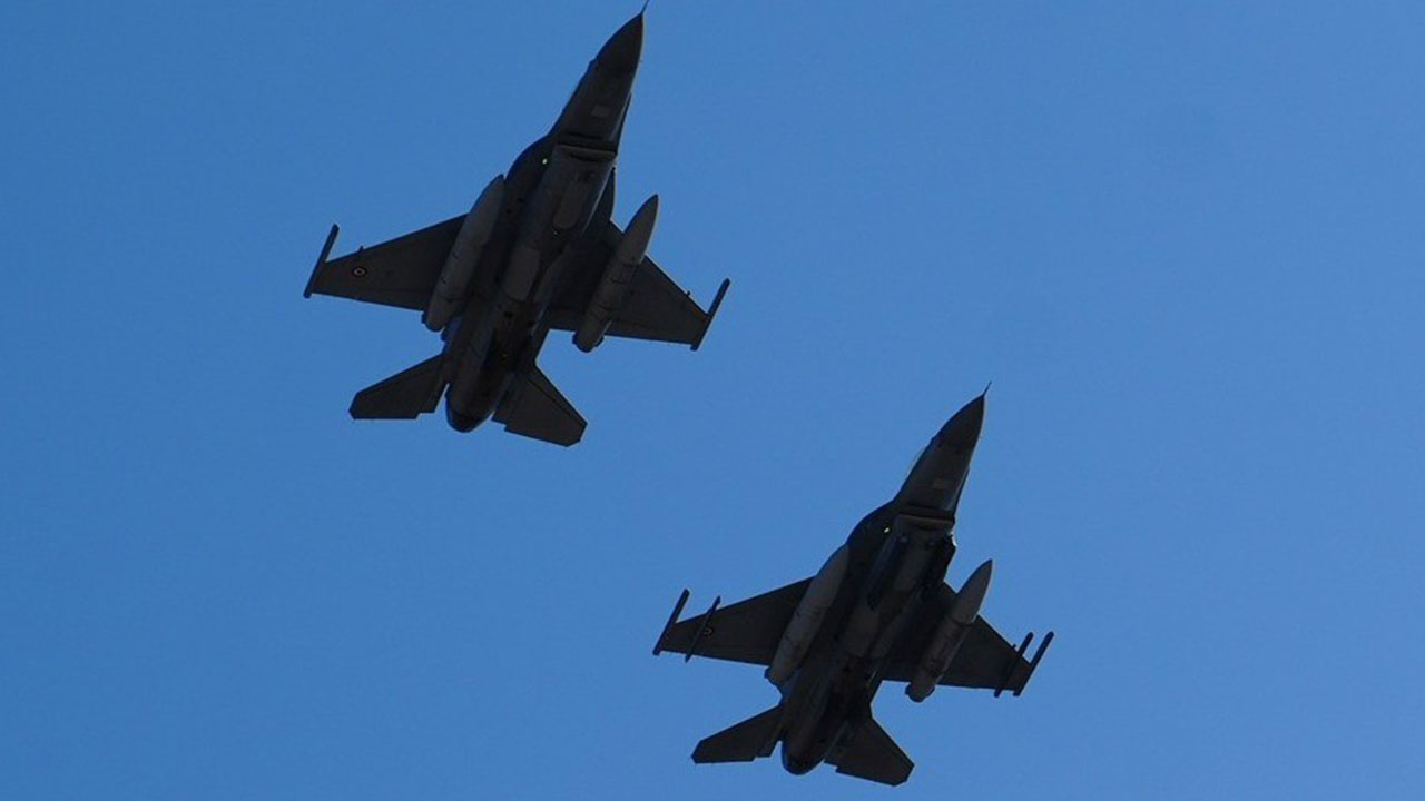 Edirne semalarında F-16 ve Akıncı'dan prova uçuşu
