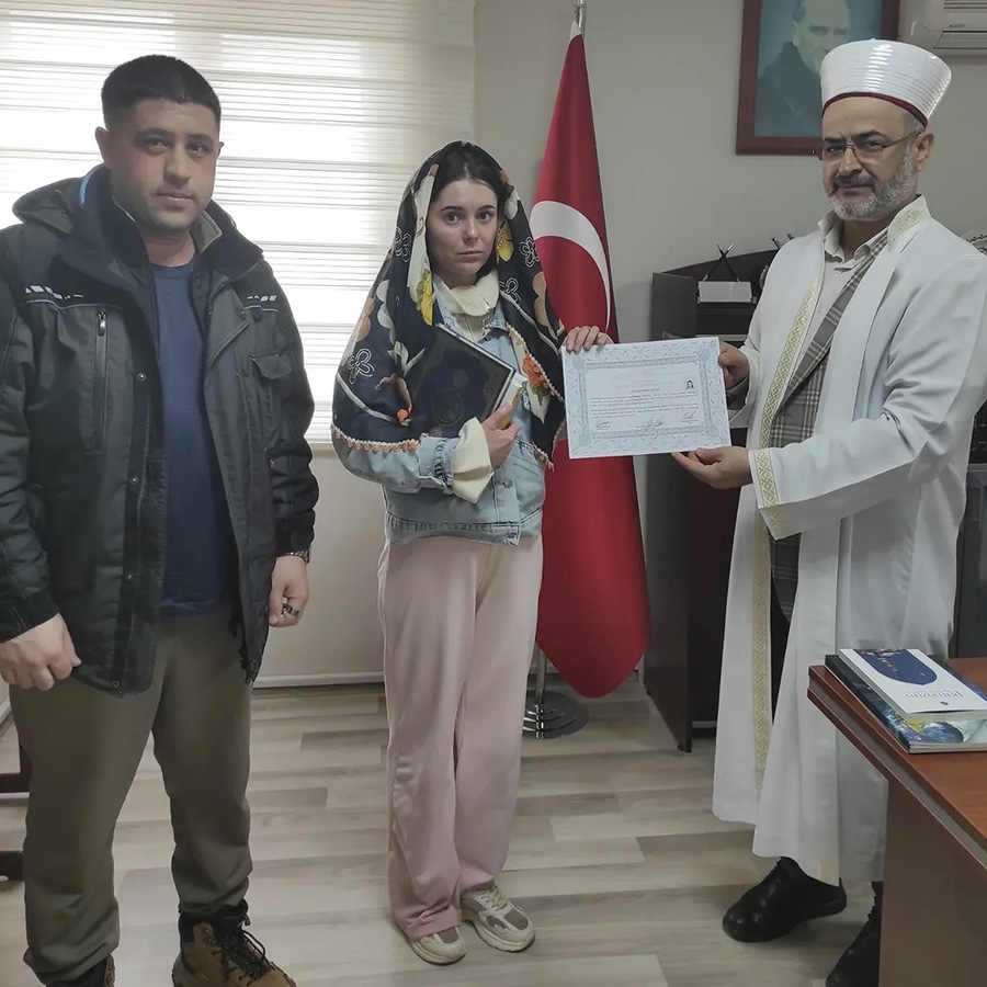 Çalışmaya geldi, İslamiyet'le şereflendi: Rus vatandaşı Ketova artık "Amine"