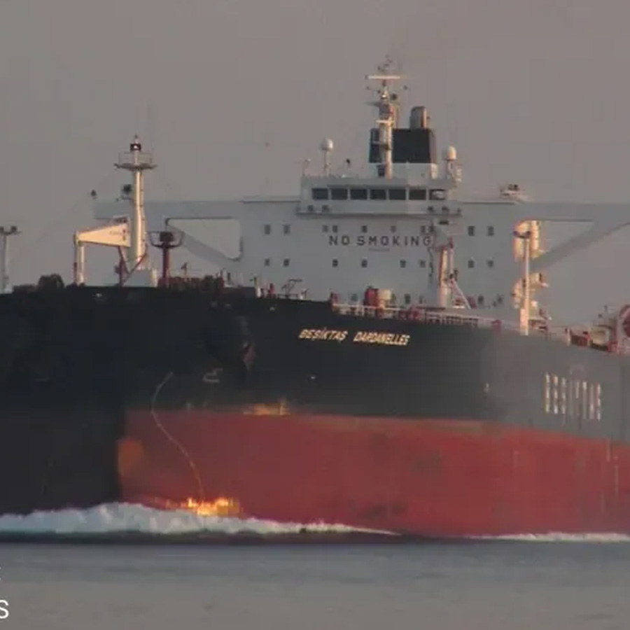 Rusya'dan yola çıkan petrol tankerine saldırı! İstanbul Boğazı'na 14 mil mesafede vuruldu
