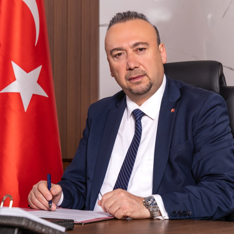 Uşak Belediyesi'ndeki skandalın perde arkası! Belediye Başkanı Özkan Yalım malları şoförüne devretmiş, sevgilisine kadro vermiş!