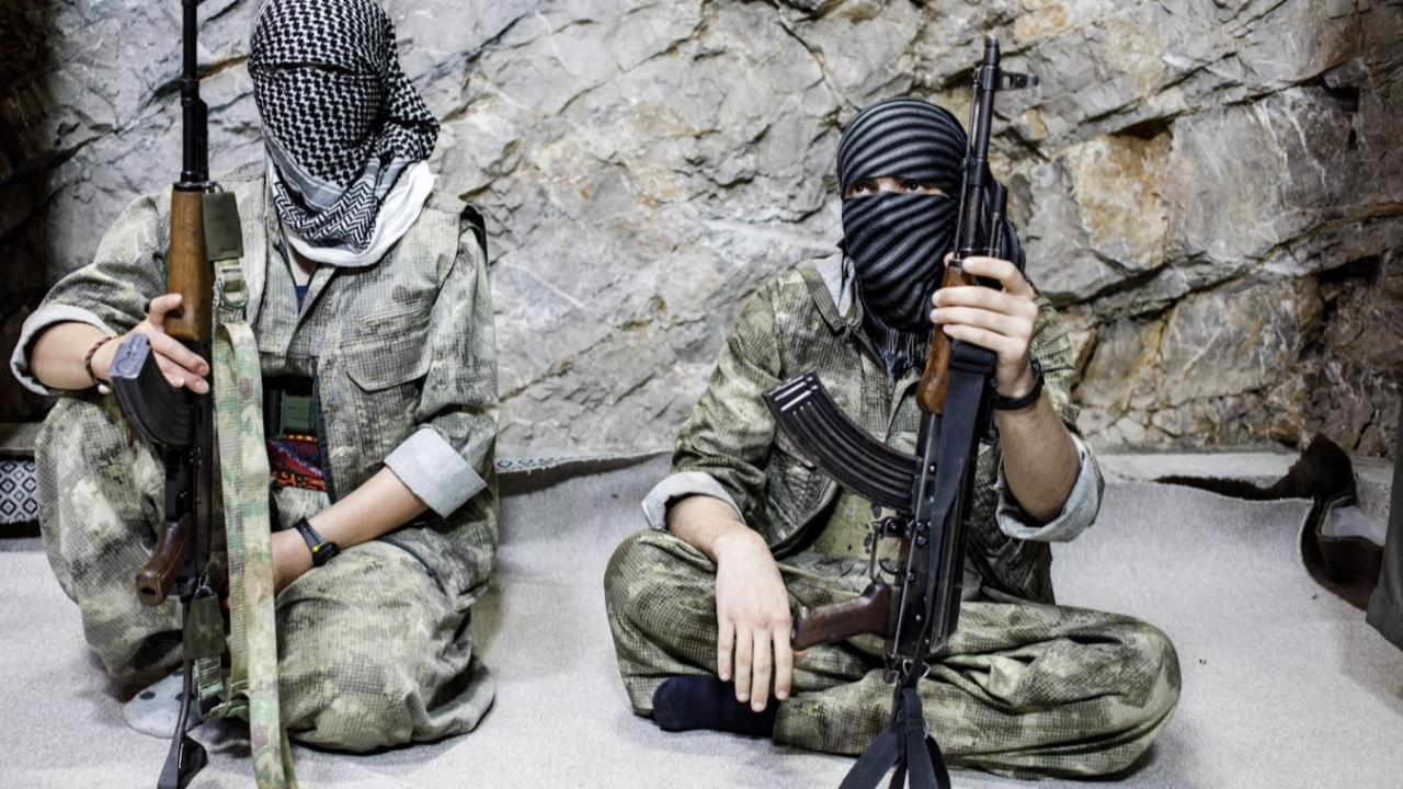 Bölgede kartlar yeniden dağıtılıyor: PJAK, İran'a karşı ABD ve İsrail'in yanında saf tuttu! Kara harekatı için pazarlık...