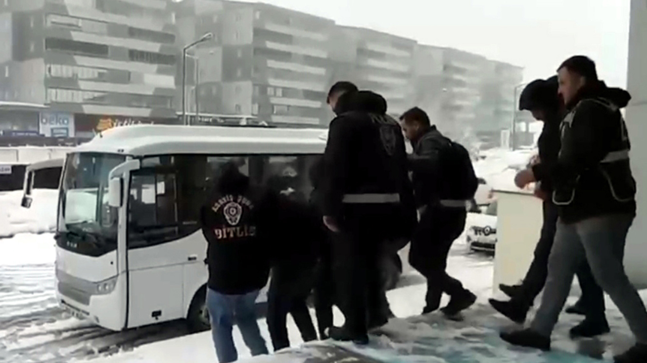 Bitlis'te uyuşturucu satıcılarına operasyon: 10 tutuklama